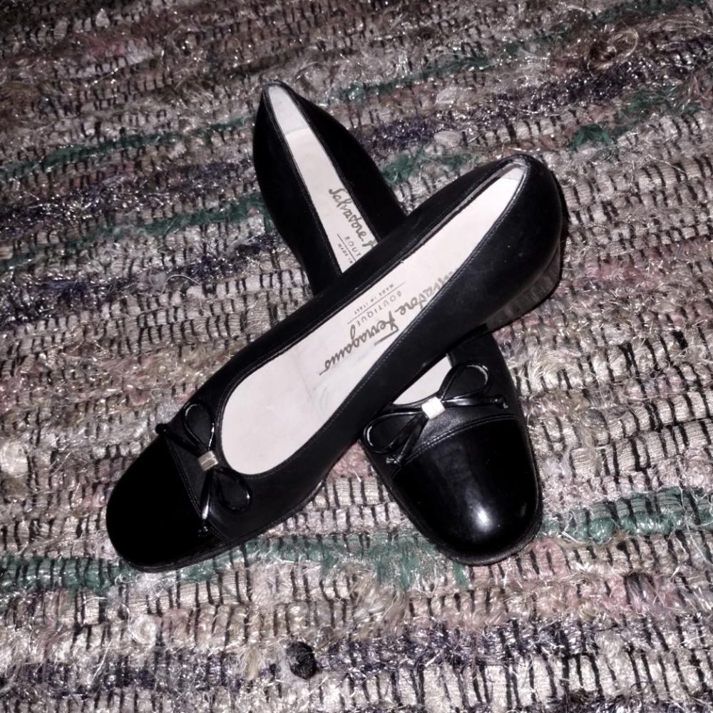 Ferragamo  black 6 1/2  B  bow flats